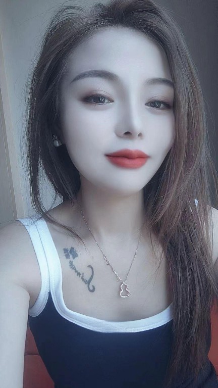 长相甜美的美少女