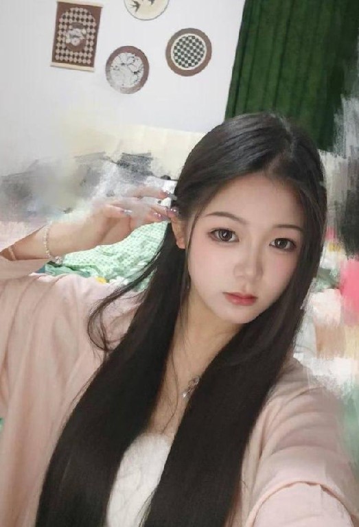 粉嫩鲍鱼会喷水妹妹