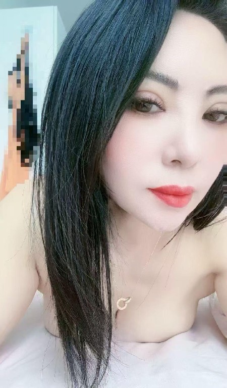 深喉大胸骚熟女