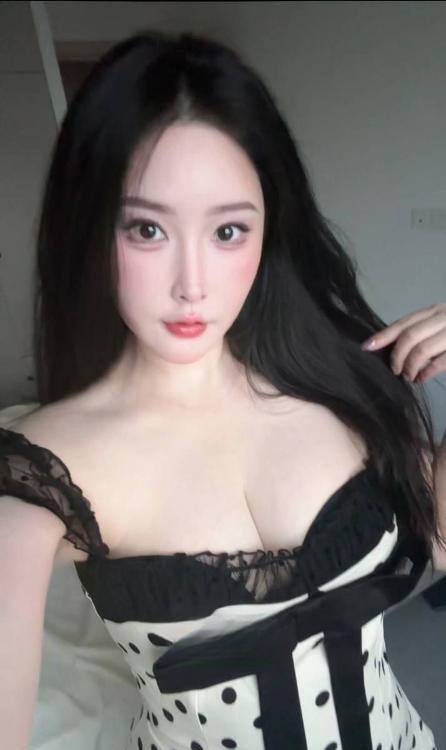 天河白嫩大奶御姐