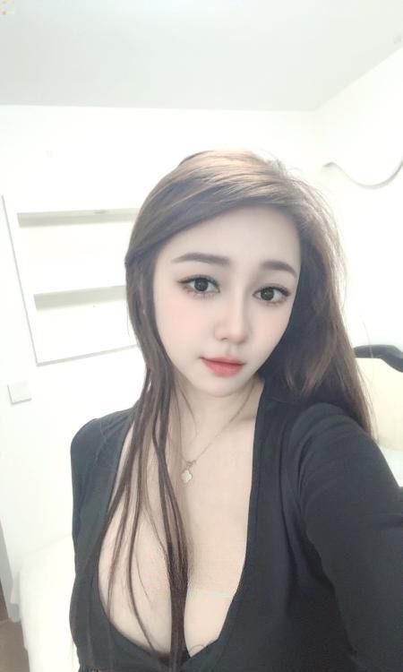 颜值身材不错的大胸妹