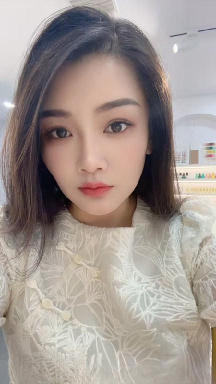 服装店老板娘