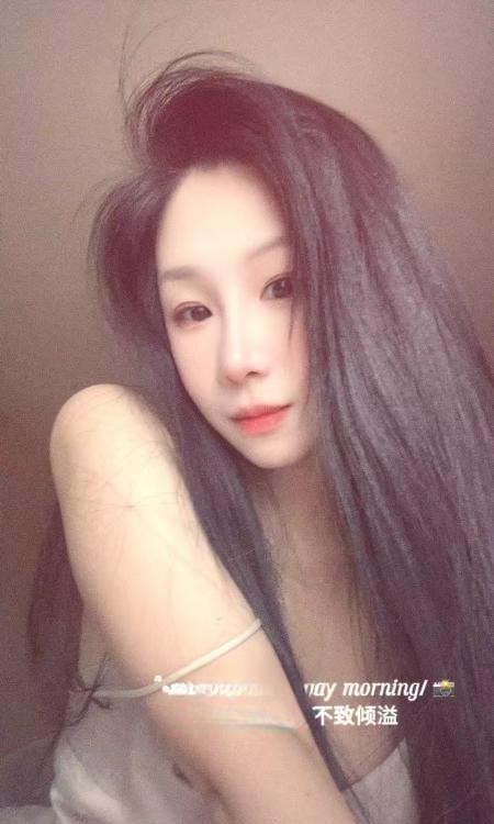 身材苗条，极品身材，肤白貌美