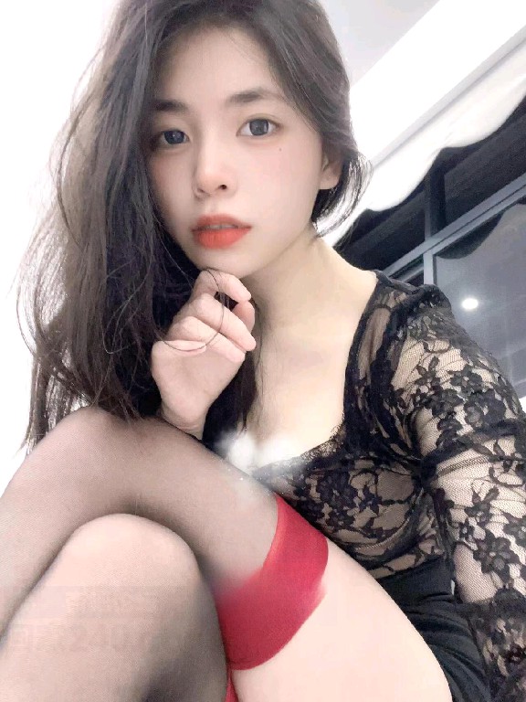 深喉B紧性感妹妹