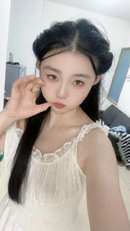 南山清纯颜值嫩妹