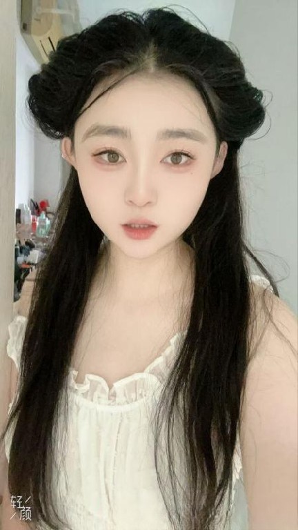 南山清纯颜值嫩妹