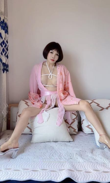 羞涩小姐姐69式天花板