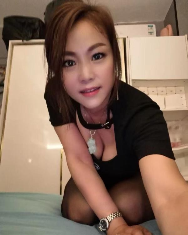 极品一线天大奶毒龙荡妇