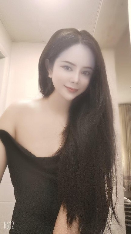 前凸后翘小妖精菲儿