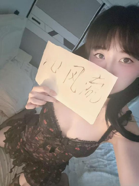 双马尾甜妹小萝莉