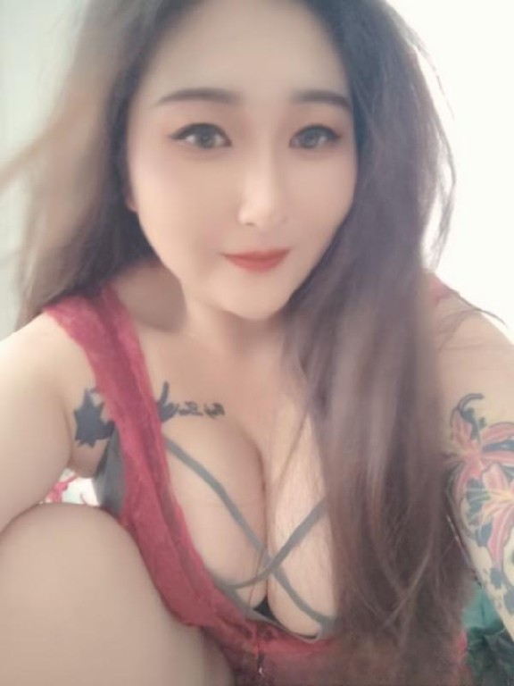 有点小贵的巨乳妹子