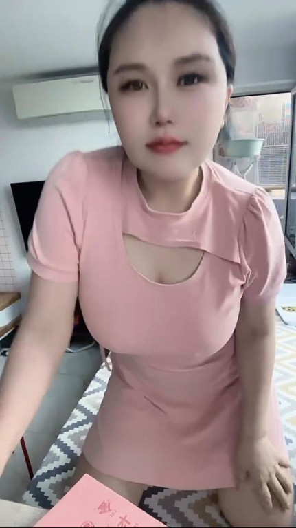 服务系巨乳熟女波姐