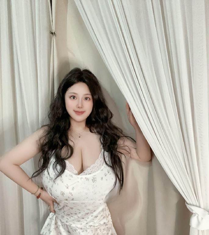 性感大胸美少妇