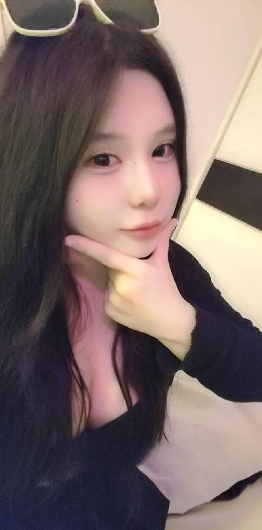 白嫩大奶骚货甜妹