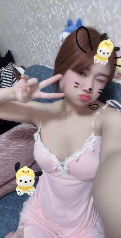 性感风骚的年轻嫩妹依依