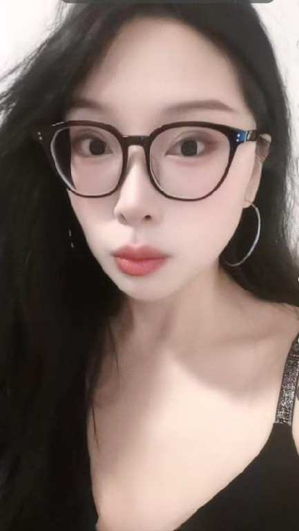 天河眼镜少妇芯芯