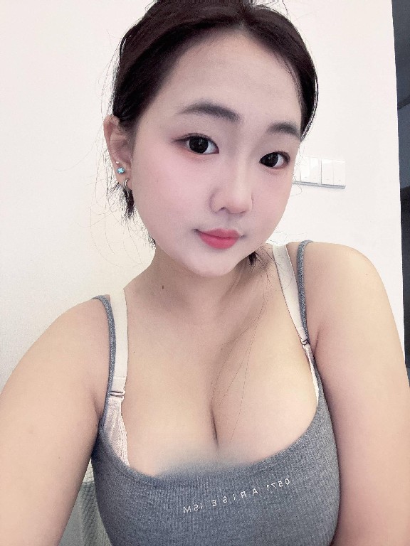 童颜巨乳小妹