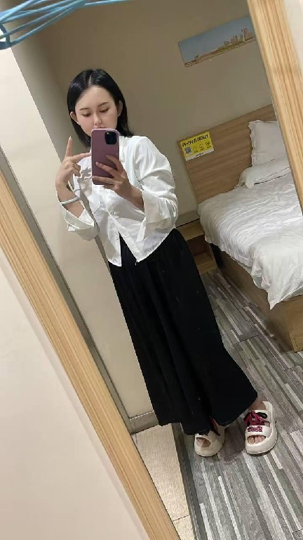 身材好皮肤白净小姐姐