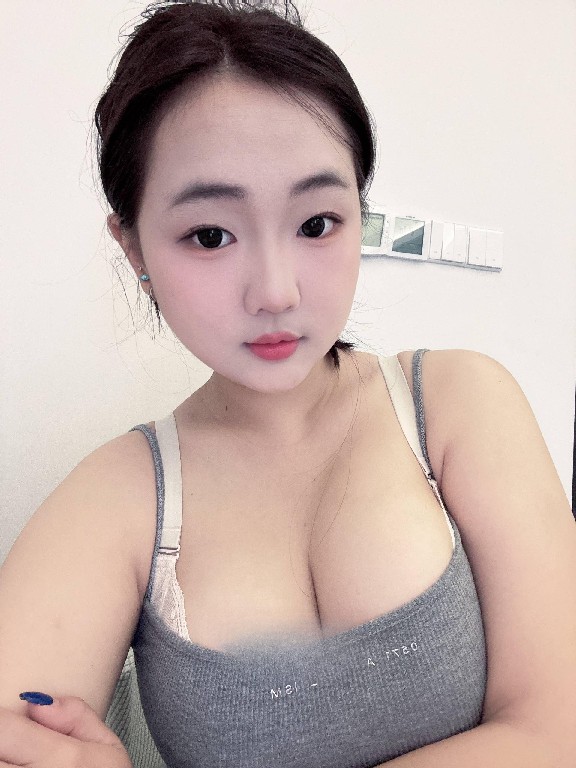 童颜巨乳小妹