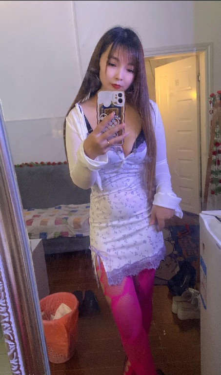 分享性感嫩妹小穴多汁