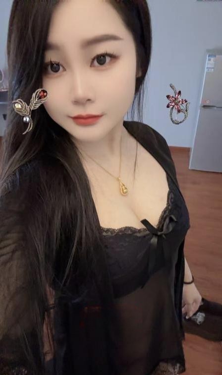丰满御姐前凸后翘