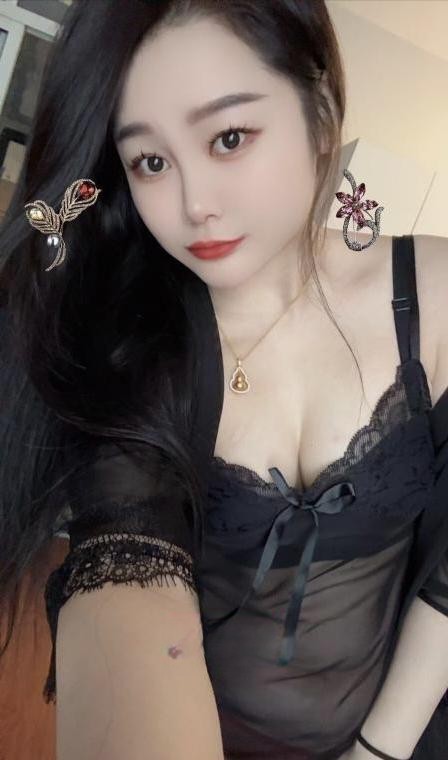 丰满御姐前凸后翘
