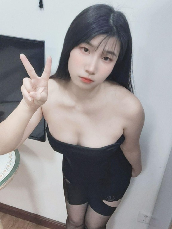 大奶翘臀骚妇