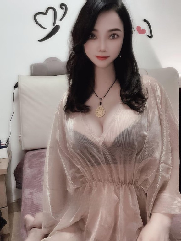 极品翘臀大胸美女