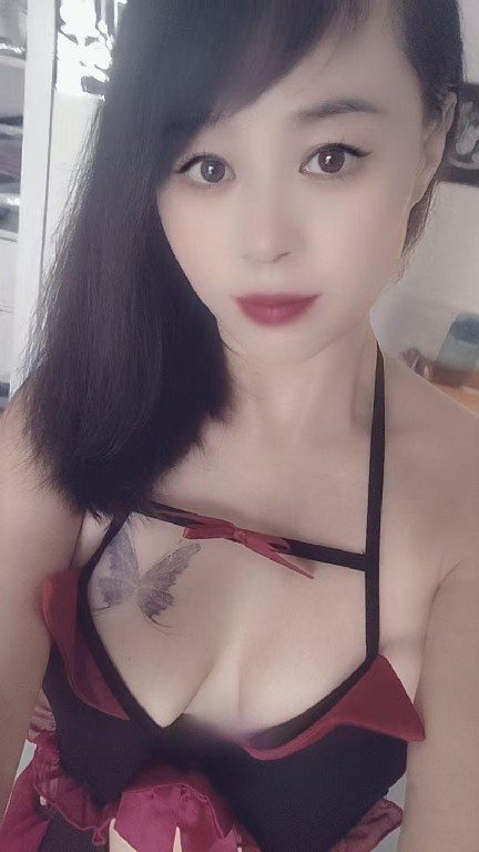 性感红粉小姐姐