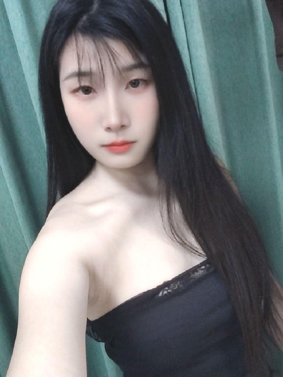 大奶翘臀骚妇