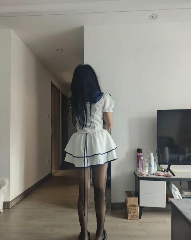 嫩妹碰一下汁水流出来了