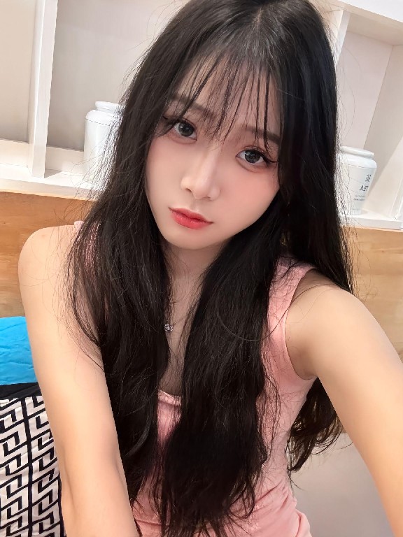 粉嫩水汪汪带些娇羞