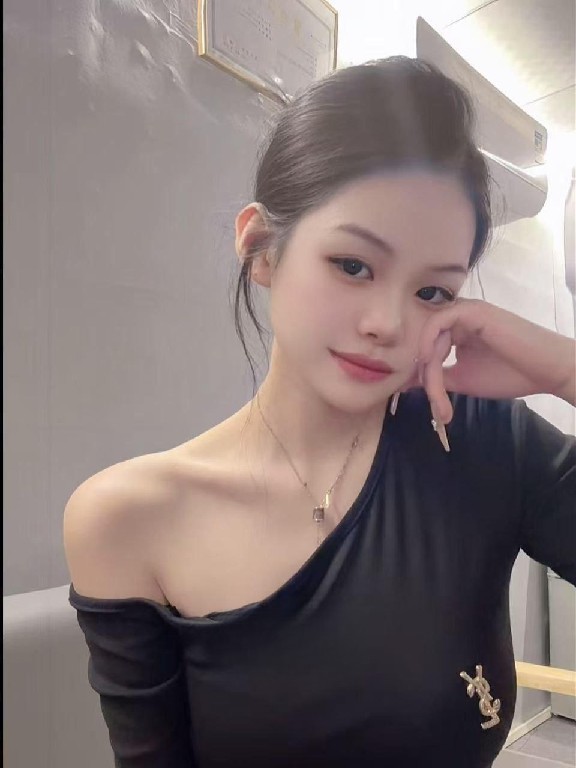 清纯紧致嫩妹