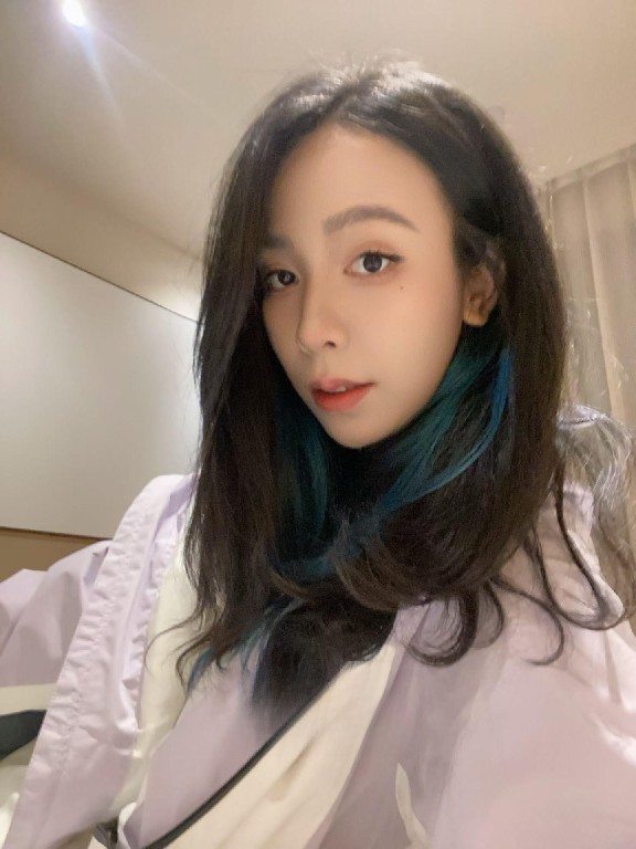 一米八二的水多反差女