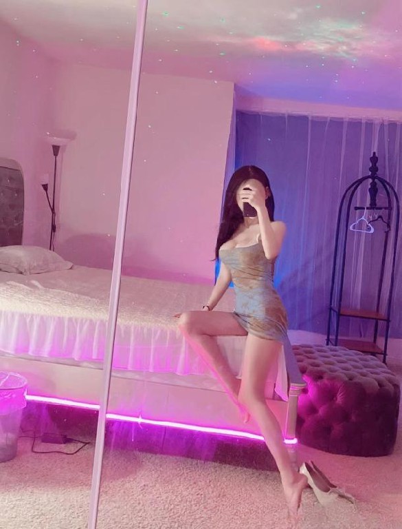 天河腿长肤白小姐姐