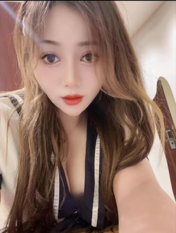 粉嫩娇小甜妹