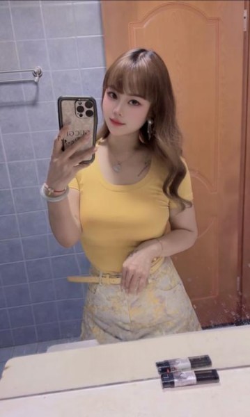 小妹粉嫩乖巧姿势多射嘴里