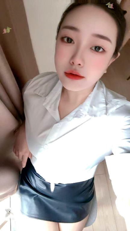 身材娇小的骚妹
