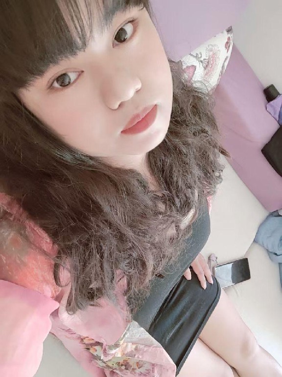大胸丰满小姐姐