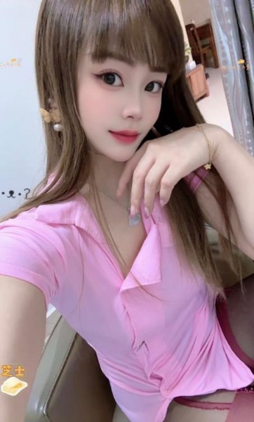 小妹粉嫩乖巧姿势多射嘴里