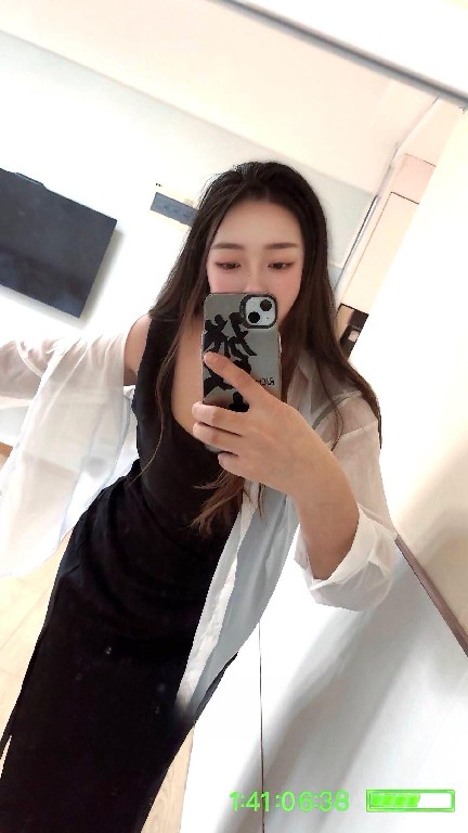 身材娇小的骚妹