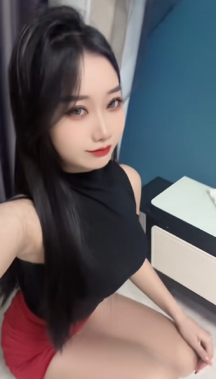 下面粉嫩骚穴兮兮