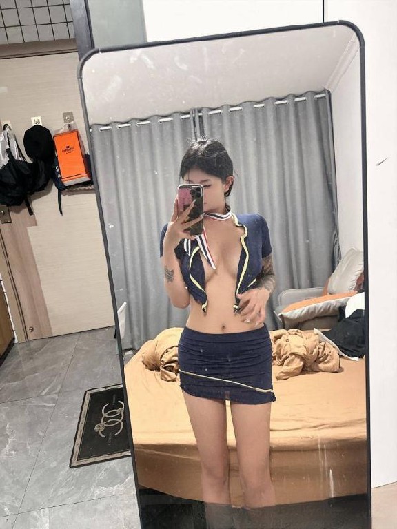 南开童颜大胸嫩妹