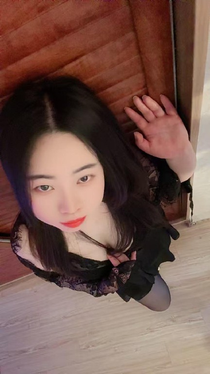 丰满年轻小姐姐