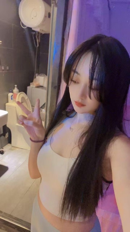 00后嫩妹肤白貌美