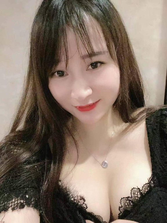 迷人大胸御姐