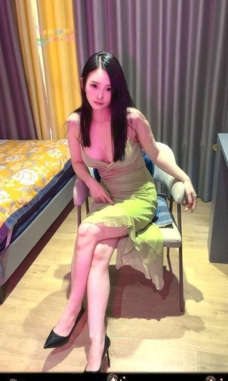 前凸后翘小姐姐