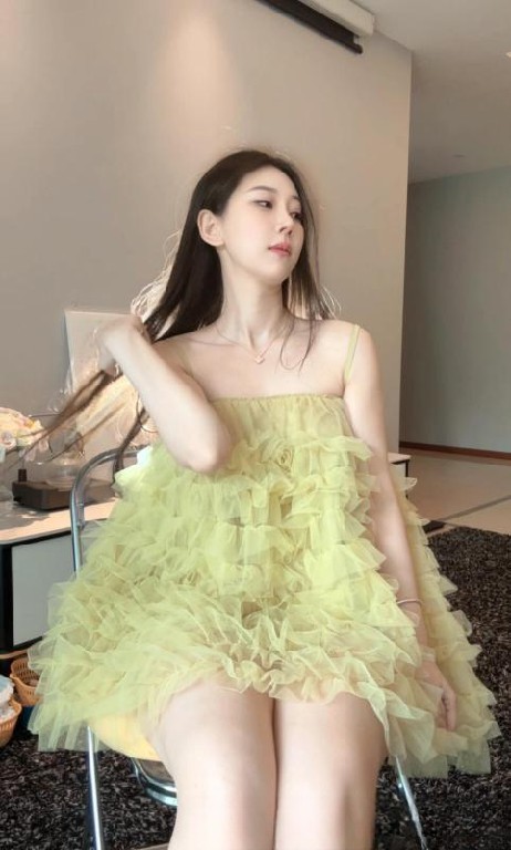 丰满纯情小美女