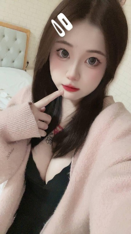 极品水润妹逼紧会喷水