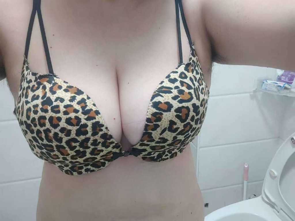 腋毛旺盛的熟女